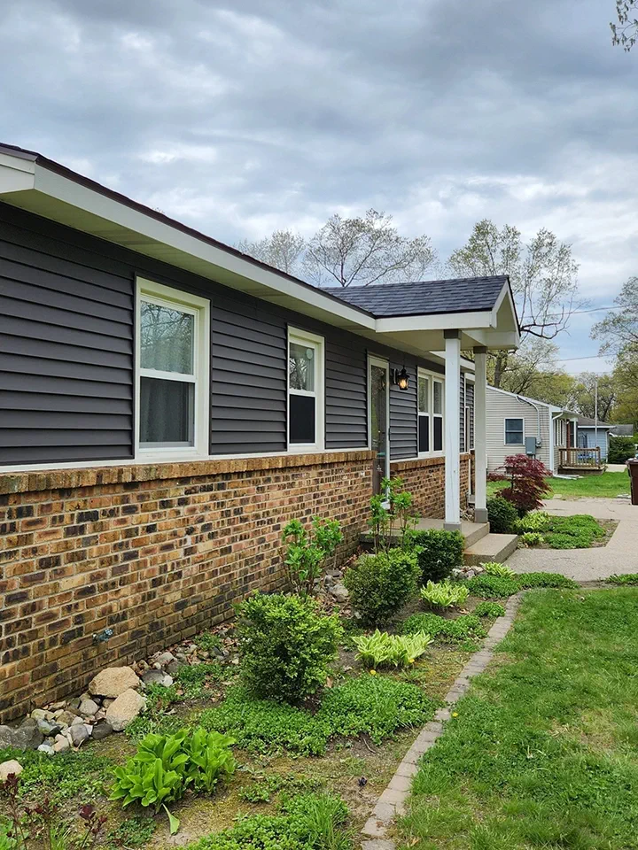 Veteran Roofs home siding and windows project.